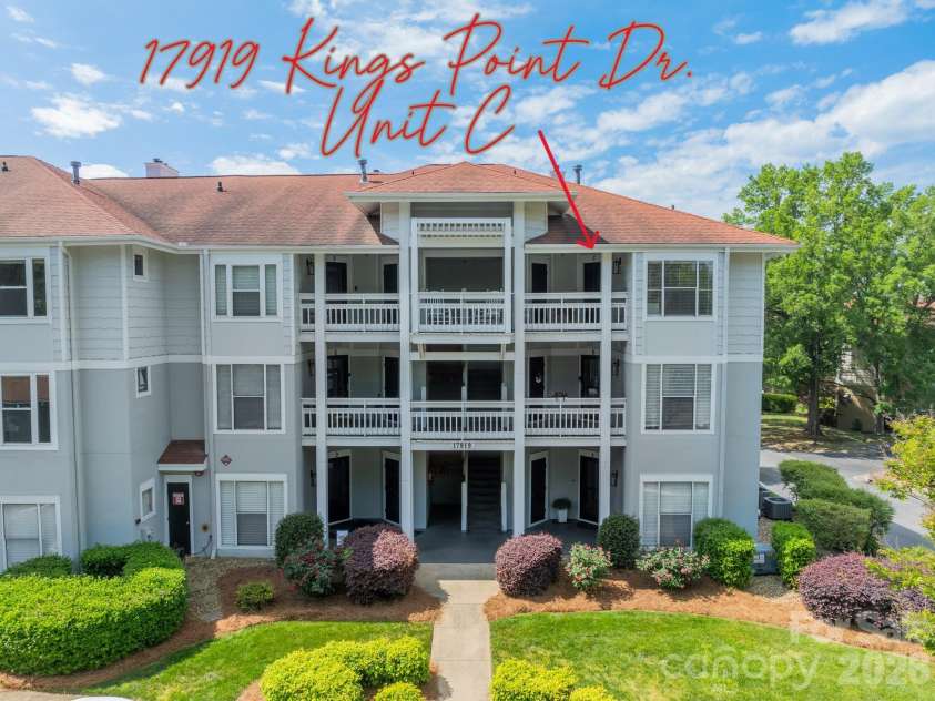 17919 Kings Point Drive, Cornelius, NC 28031.  MLS# CAR4372495, YatesRealty ID 20233. This TOP Floor, END unit is an incredible unit for beautiful views on THREE SIDES and BRIGHT, open, waterfront community living