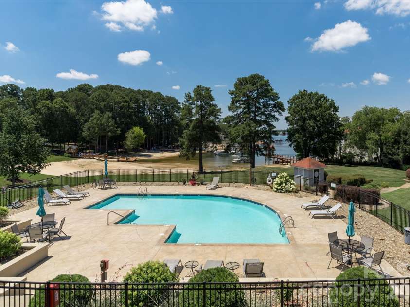 17919 Kings Point Drive, Cornelius, NC 28031.  MLS# CAR4397416, YatesRealty ID 20233. 