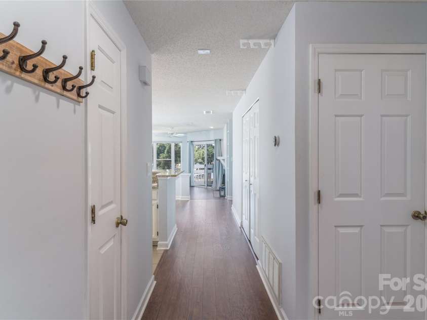 17919 Kings Point Drive, Cornelius, NC 28031.  MLS# CAR4397416, YatesRealty ID 20233. 
