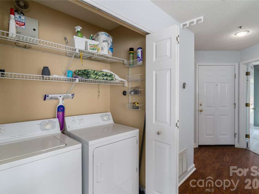 17919 Kings Point Drive, Cornelius, NC 28031.  MLS# CAR4397416, YatesRealty ID 20233. 
