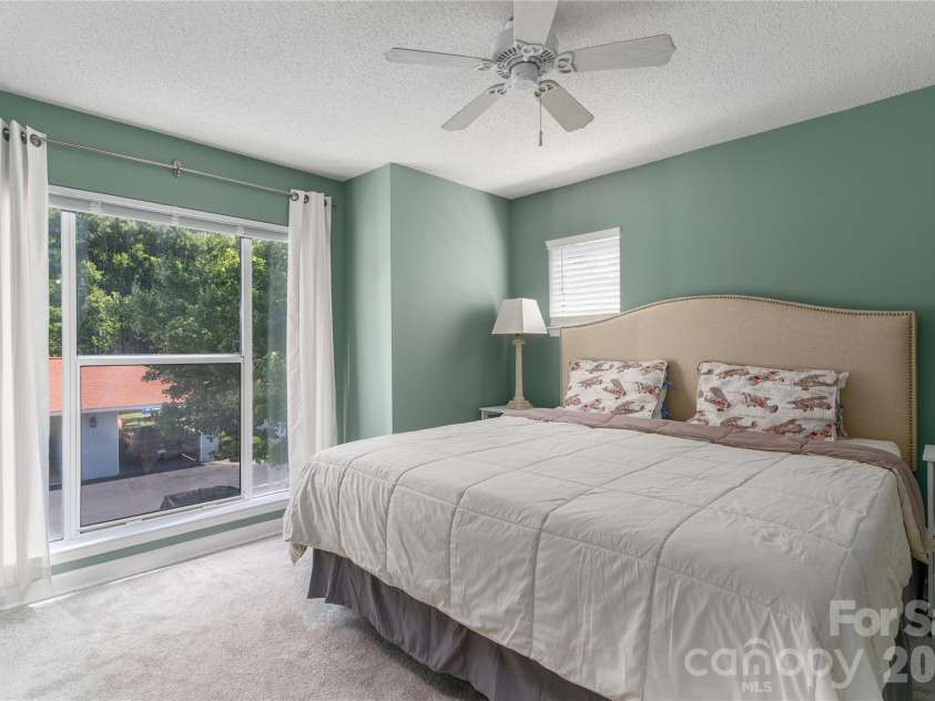 17919 Kings Point Drive, Cornelius, NC 28031.  MLS# CAR4397416, YatesRealty ID 20233. 