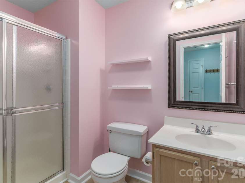 17919 Kings Point Drive, Cornelius, NC 28031.  MLS# CAR4397416, YatesRealty ID 20233. 
