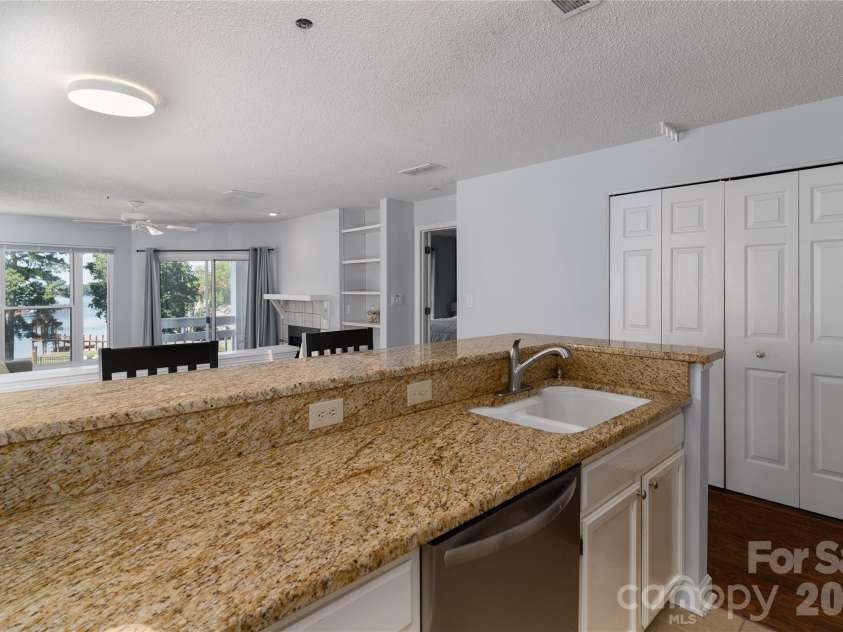 17919 Kings Point Drive, Cornelius, NC 28031.  MLS# CAR4397416, YatesRealty ID 20233. 