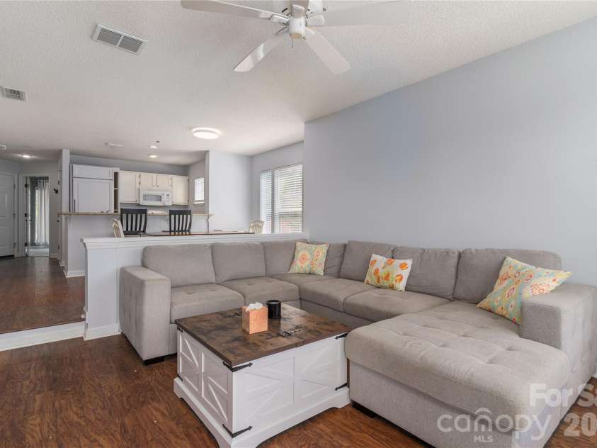 17919 Kings Point Drive, Cornelius, NC 28031.  MLS# CAR4397416, YatesRealty ID 20233. 