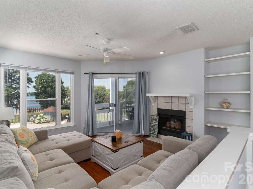 17919 Kings Point Drive, Cornelius, NC 28031.  MLS# CAR4397416, YatesRealty ID 20233. 