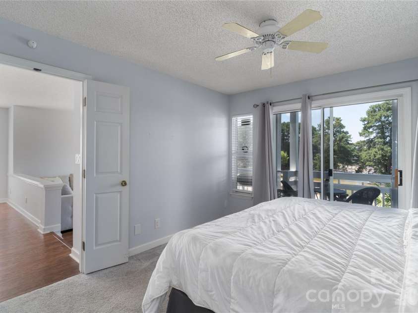 17919 Kings Point Drive, Cornelius, NC 28031.  MLS# CAR4397416, YatesRealty ID 20233. 