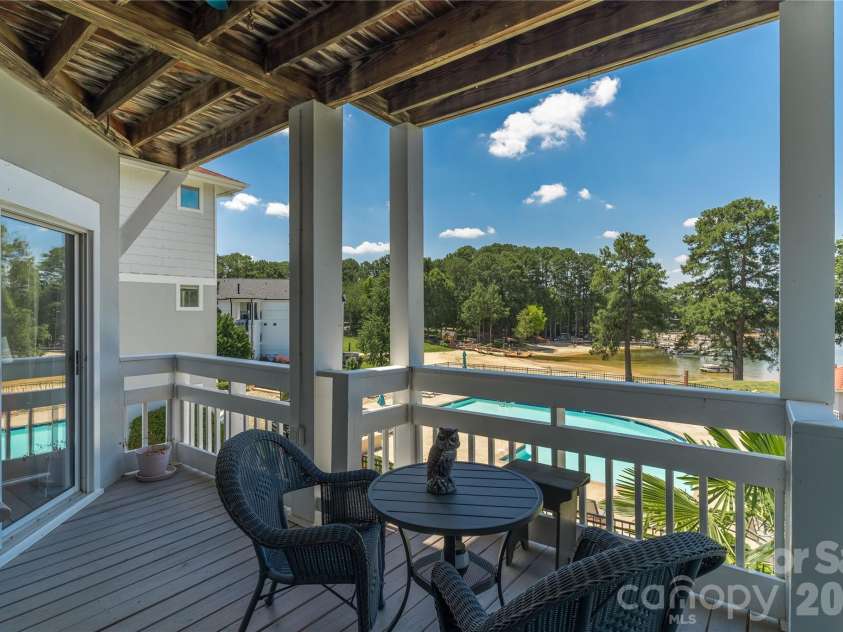 17919 Kings Point Drive, Cornelius, NC 28031.  MLS# CAR4397416, YatesRealty ID 20233. 