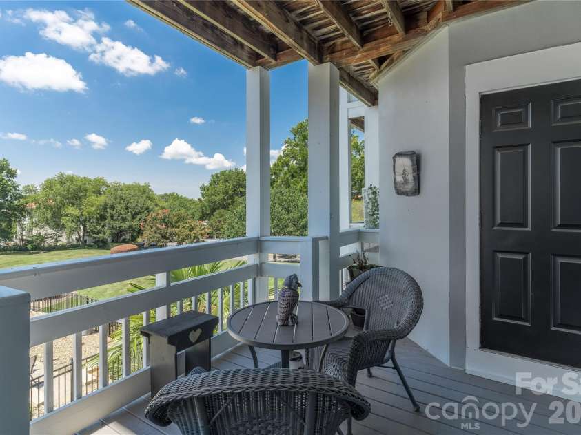 17919 Kings Point Drive, Cornelius, NC 28031.  MLS# CAR4397416, YatesRealty ID 20233. 