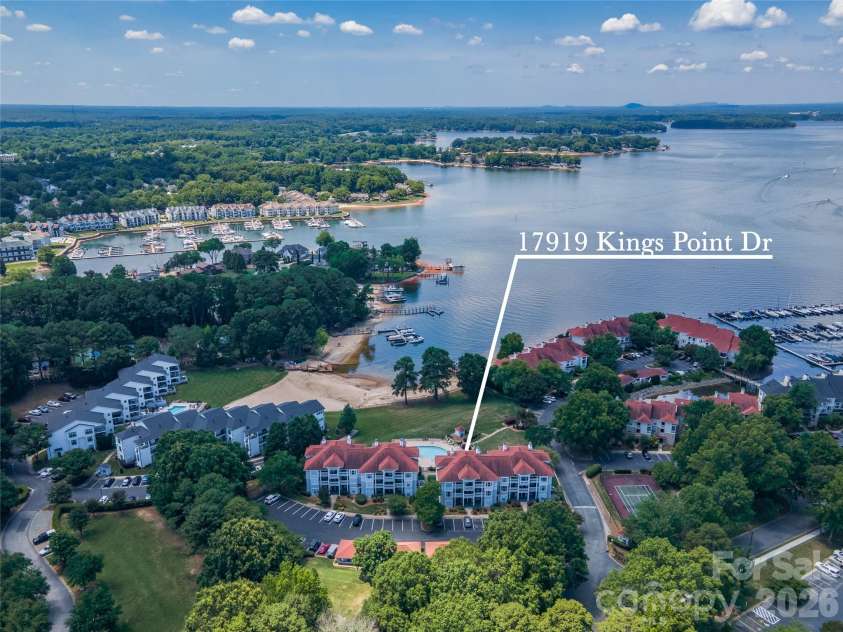 17919 Kings Point Drive, Cornelius, NC 28031.  MLS# CAR4397416, YatesRealty ID 20233. 