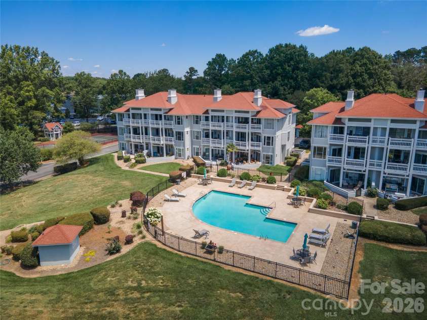 17919 Kings Point Drive, Cornelius, NC 28031.  MLS# CAR4397416, YatesRealty ID 20233. 