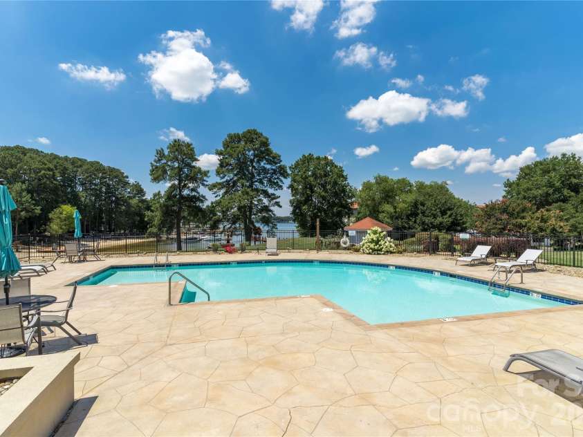 17919 Kings Point Drive, Cornelius, NC 28031.  MLS# CAR4397416, YatesRealty ID 20233. 