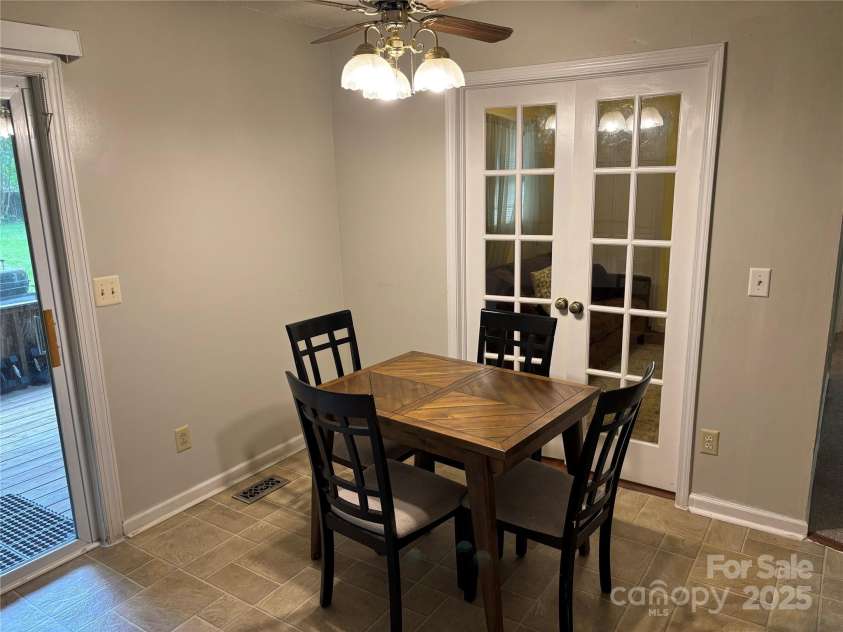 7316 Truelight Church Road, Mint Hill, NC 28227.  MLS# CAR4263547, YatesRealty ID 20233. Kitchen eat in area
