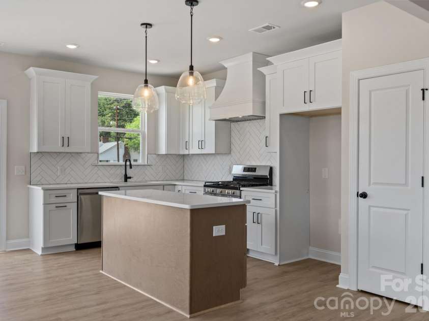 165 Eagle Drive, Salisbury, NC 28144.  MLS# CAR4364211, YatesRealty ID 20236. Kitchen