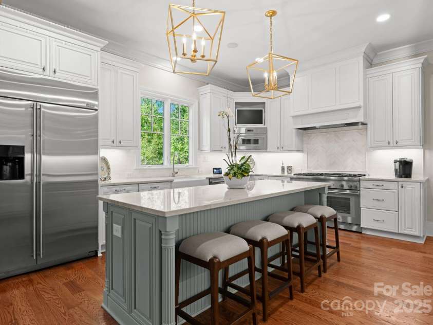 200 Highland Forest Drive, Charlotte, NC 28270.  MLS# CAR4242053, YatesRealty ID 20236. Fully updated gourmet kitchen.