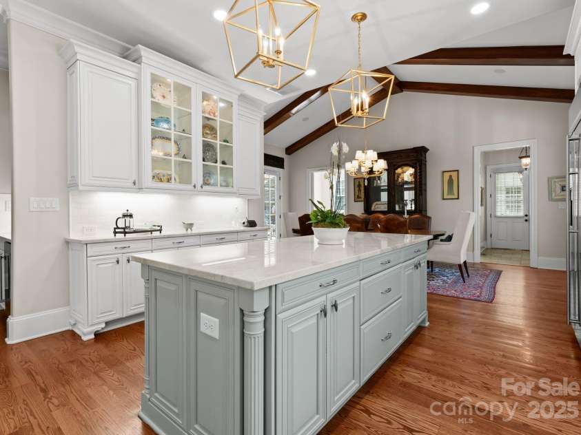 200 Highland Forest Drive, Charlotte, NC 28270.  MLS# CAR4242053, YatesRealty ID 20236. Fully updated gourmet kitchen.