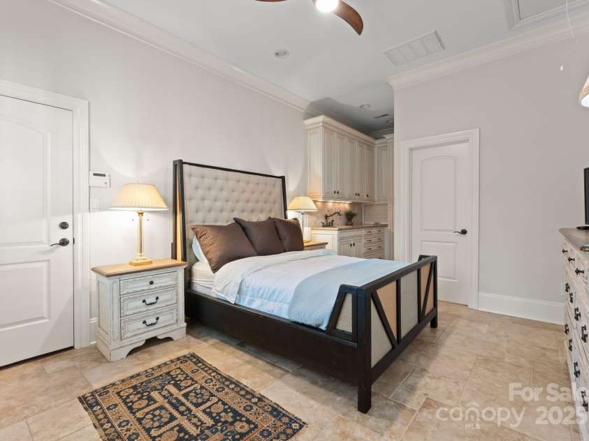 200 Highland Forest Drive, Charlotte, NC 28270.  MLS# CAR4242053, YatesRealty ID 20236. Separate guest apartment located in separate garage featuring a mini kitchen and full bathroom.