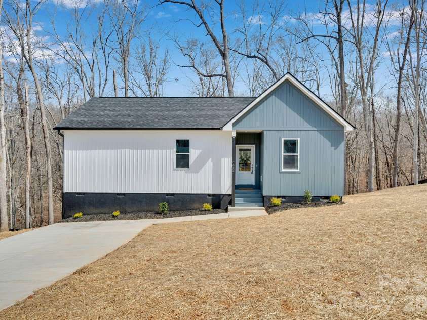 122 Plum Tree Lane, Statesville, NC 28677.  MLS# CAR4346526, YatesRealty ID 20237. 