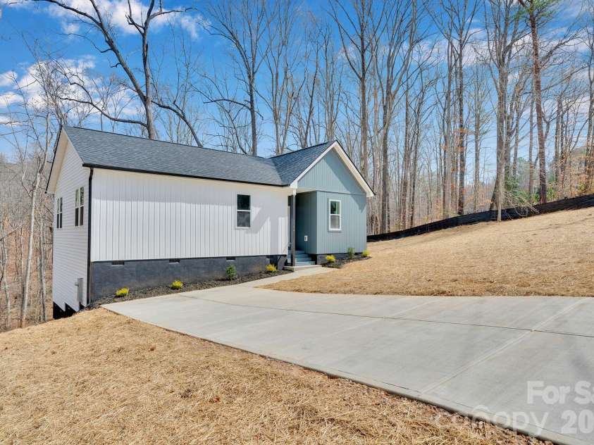 122 Plum Tree Lane, Statesville, NC 28677.  MLS# CAR4346526, YatesRealty ID 20237. 
