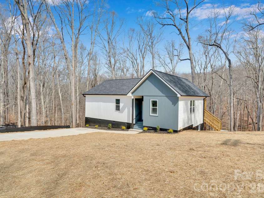 122 Plum Tree Lane, Statesville, NC 28677.  MLS# CAR4346526, YatesRealty ID 20237. 