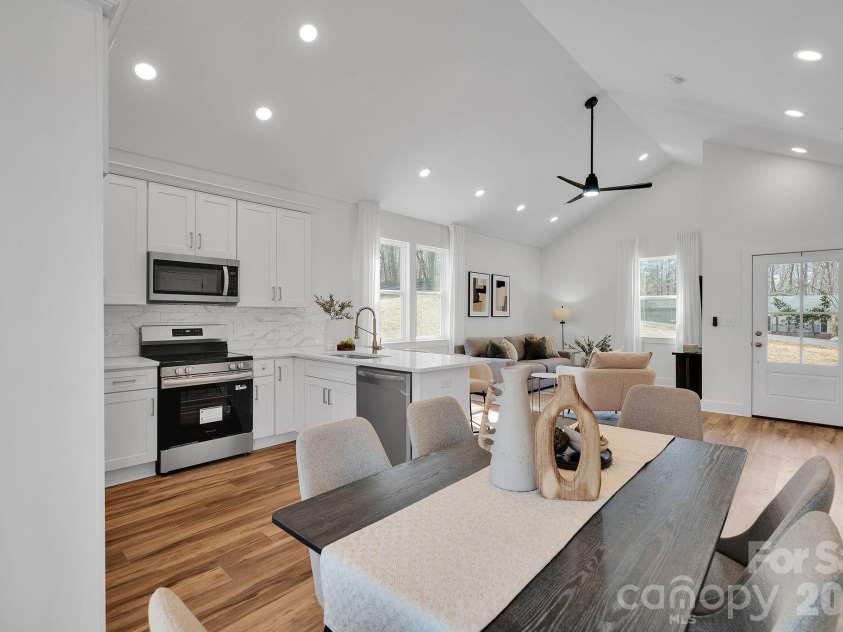 122 Plum Tree Lane, Statesville, NC 28677.  MLS# CAR4346526, YatesRealty ID 20237. 