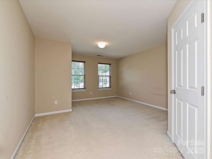 6505 Central Pacific Avenue, Charlotte, NC 28210.  MLS# CAR4258568, YatesRealty ID 20238. 