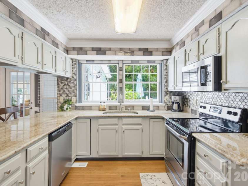 4113 Hallam Court, Charlotte, NC 28269.  MLS# CAR4410743, YatesRealty ID 20239. 