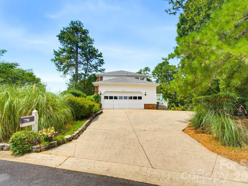 4113 Hallam Court, Charlotte, NC 28269.  MLS# CAR4410743, YatesRealty ID 20239. 