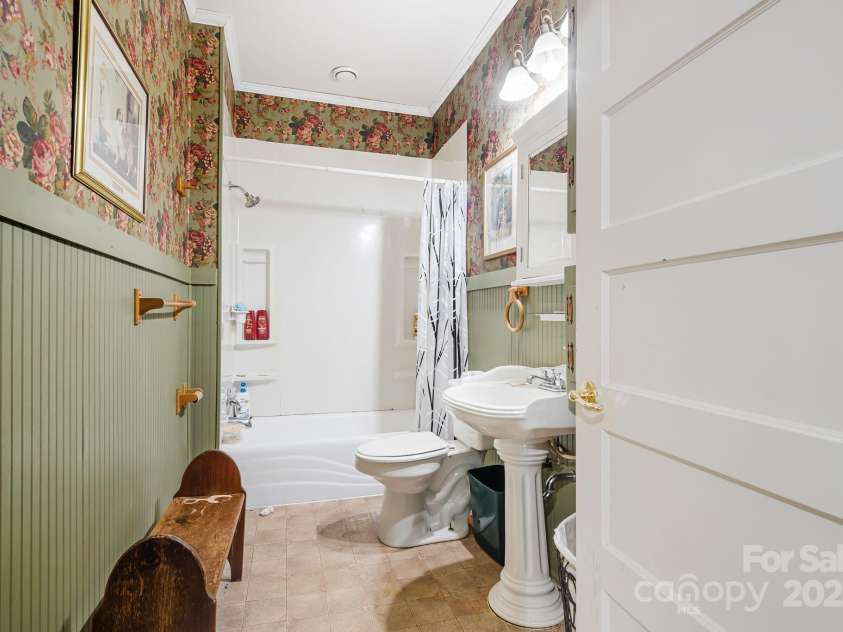 209 Arlington Street, Forest City, NC 28043.  MLS# CAR4210406, YatesRealty ID 2024. 