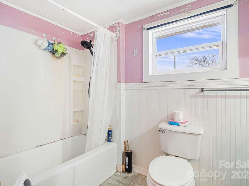 209 Arlington Street, Forest City, NC 28043.  MLS# CAR4210406, YatesRealty ID 2024. 