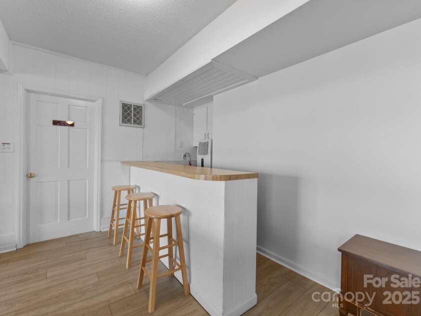 5153 Glenwood Street, Sherrills Ford, NC 28673.  MLS# CAR4261385, YatesRealty ID 20240. 