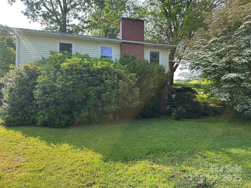 180 White Dogwood Lane, Lake Junaluska, NC 28745.  MLS# CAR4252338, YatesRealty ID 20241. Front of home