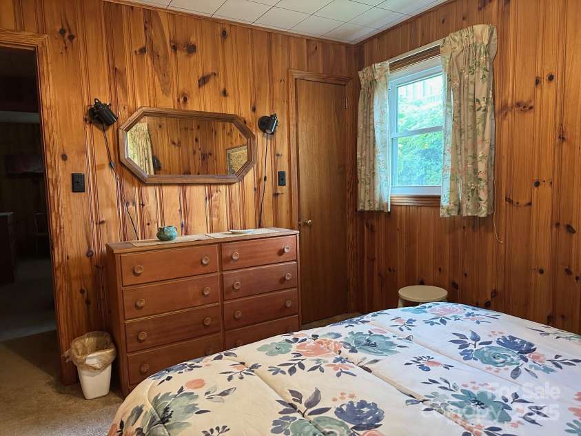 180 White Dogwood Lane, Lake Junaluska, NC 28745.  MLS# CAR4252338, YatesRealty ID 20241. Upstairs Bedroom