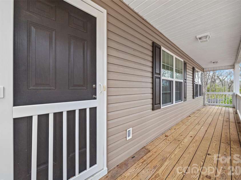 6115 Chandler Road, Clover, SC 29710.  MLS# CAR4354005, YatesRealty ID 20241. 