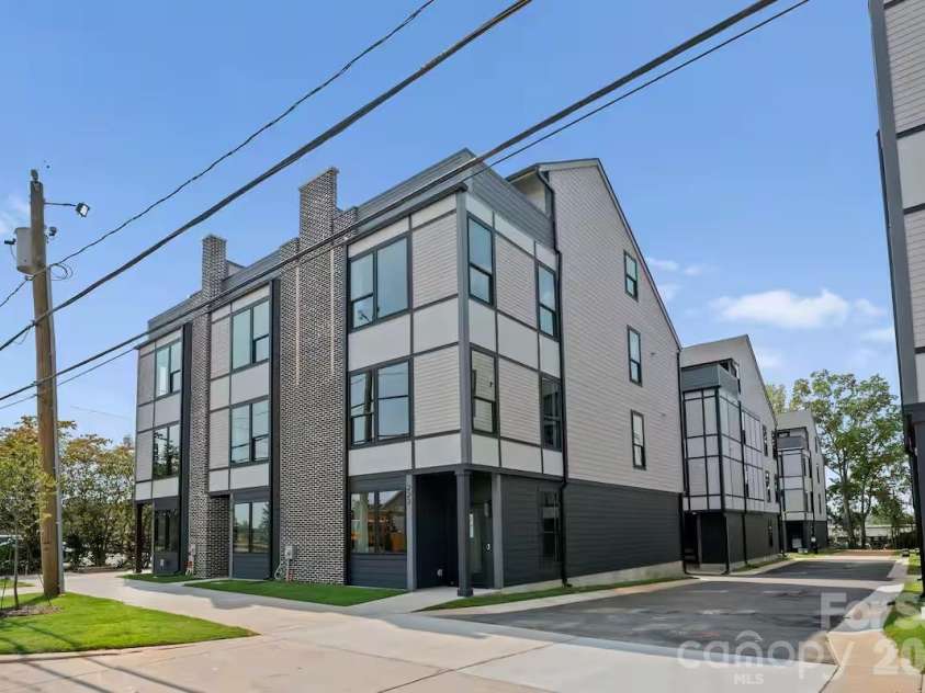 223 Freeland Lane, Charlotte, NC 28217.  MLS# CAR4368439, YatesRealty ID 20242. 