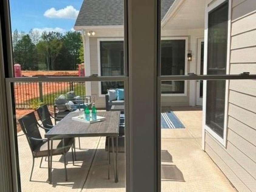 3027 Five Creek Road, Charlotte, NC 28213.  MLS# CAR4240787, YatesRealty ID 20243. 