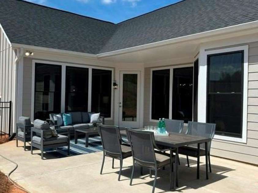 3027 Five Creek Road, Charlotte, NC 28213.  MLS# CAR4240787, YatesRealty ID 20243. 
