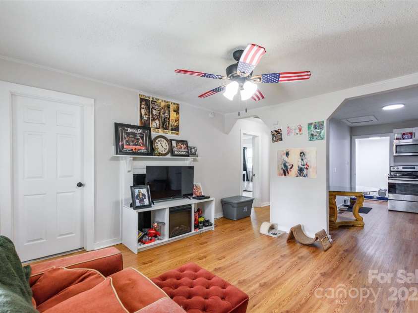 515 Myrtle Avenue, Chester, SC 29706.  MLS# CAR4266583, YatesRealty ID 20243. 