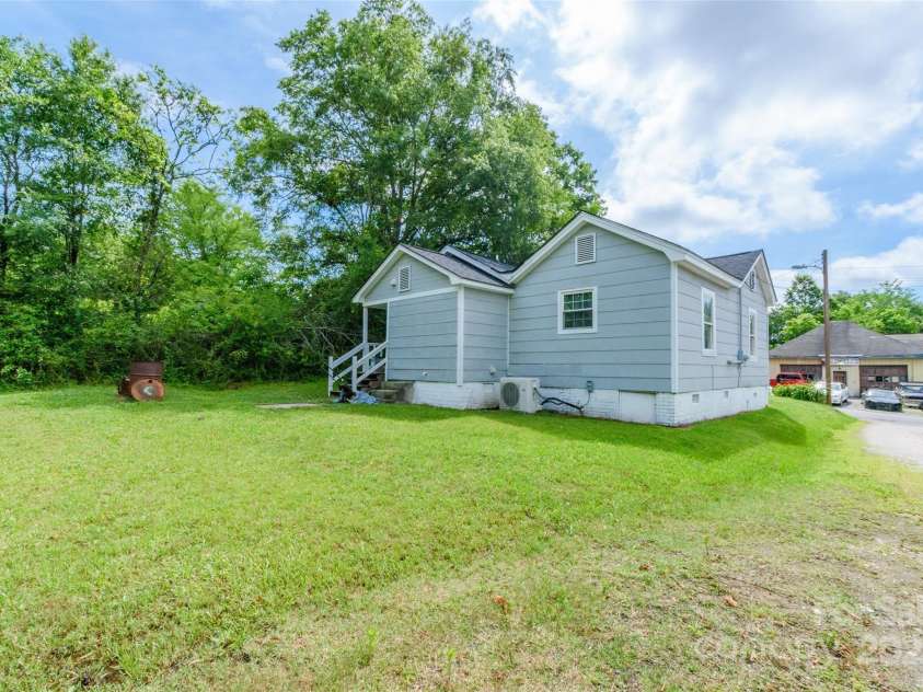 515 Myrtle Avenue, Chester, SC 29706.  MLS# CAR4266583, YatesRealty ID 20243. 