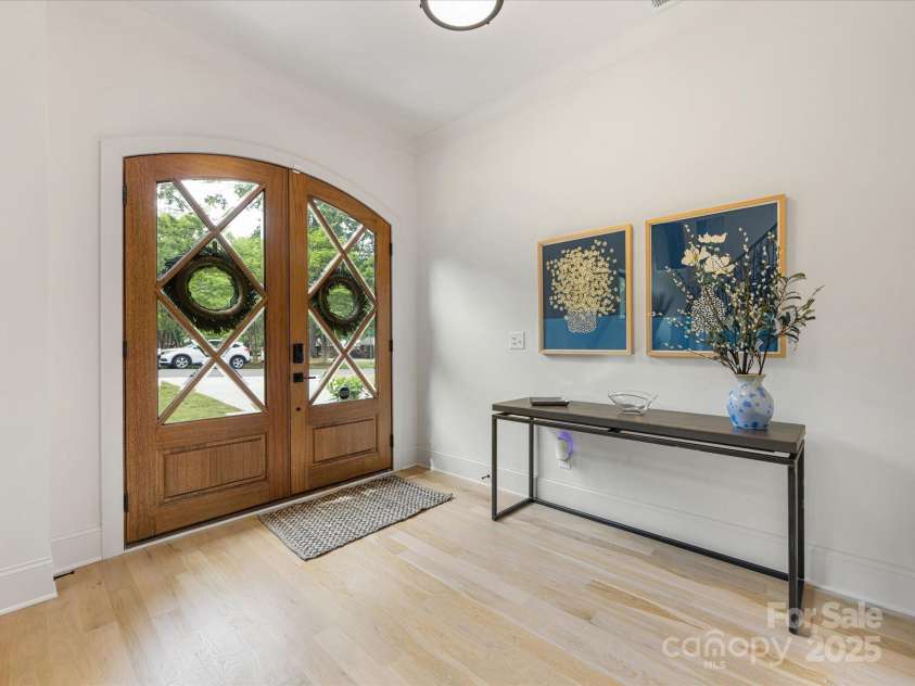 3505 Trent Street, Charlotte, NC 28209.  MLS# CAR4249257, YatesRealty ID 20245. Entry foyer