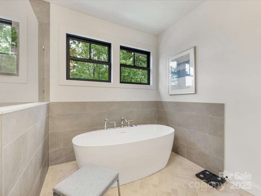 3505 Trent Street, Charlotte, NC 28209.  MLS# CAR4249257, YatesRealty ID 20245. Freestanding soaker tub