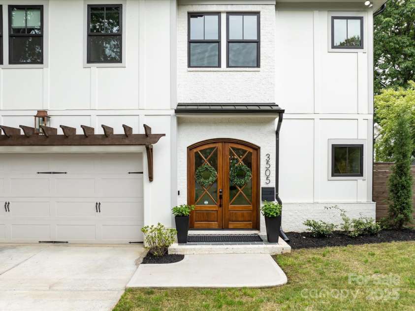 3505 Trent Street, Charlotte, NC 28209.  MLS# CAR4249257, YatesRealty ID 20245. Front entrance