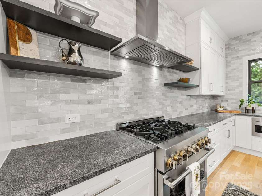 3505 Trent Street, Charlotte, NC 28209.  MLS# CAR4249257, YatesRealty ID 20245. JennAir gas range
