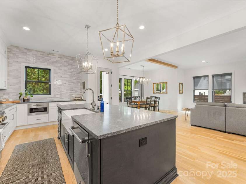 3505 Trent Street, Charlotte, NC 28209.  MLS# CAR4249257, YatesRealty ID 20245. Kitchen open to dining and great room