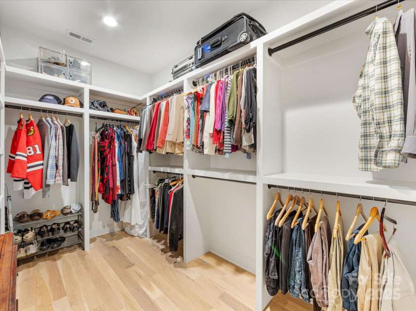 3505 Trent Street, Charlotte, NC 28209.  MLS# CAR4249257, YatesRealty ID 20245. Large primary closet
