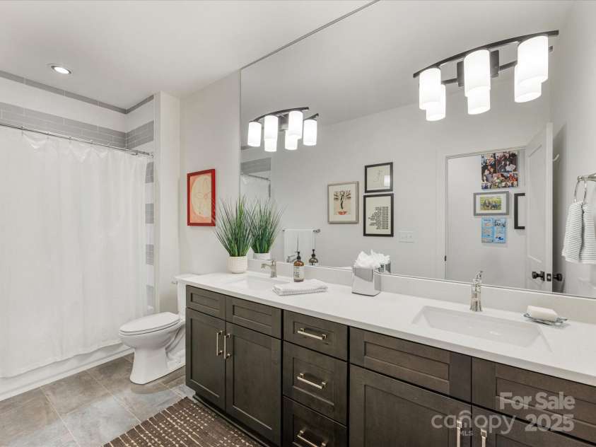 3505 Trent Street, Charlotte, NC 28209.  MLS# CAR4249257, YatesRealty ID 20245. Large secondary bathroom