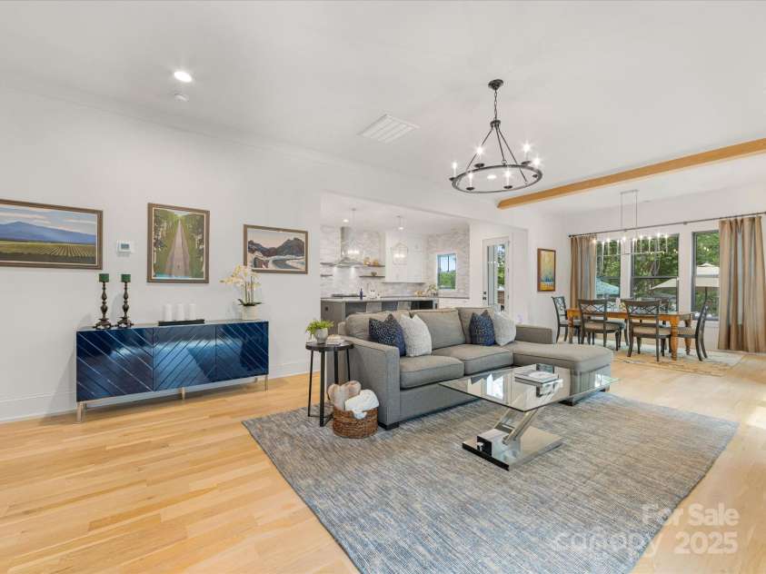 3505 Trent Street, Charlotte, NC 28209.  MLS# CAR4249257, YatesRealty ID 20245. Open floor plan