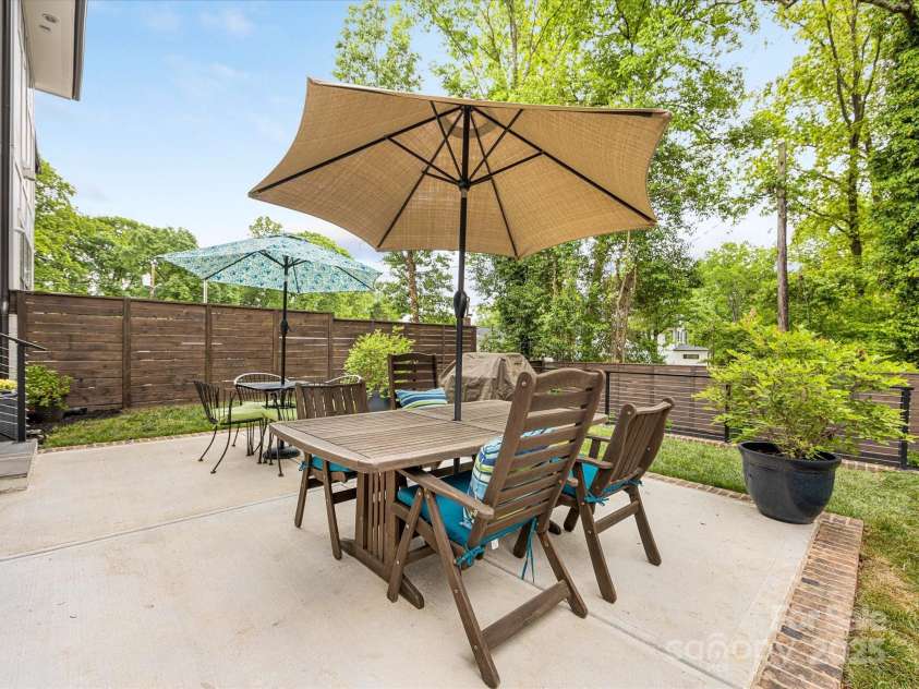 3505 Trent Street, Charlotte, NC 28209.  MLS# CAR4249257, YatesRealty ID 20245. Room to dine and entertain