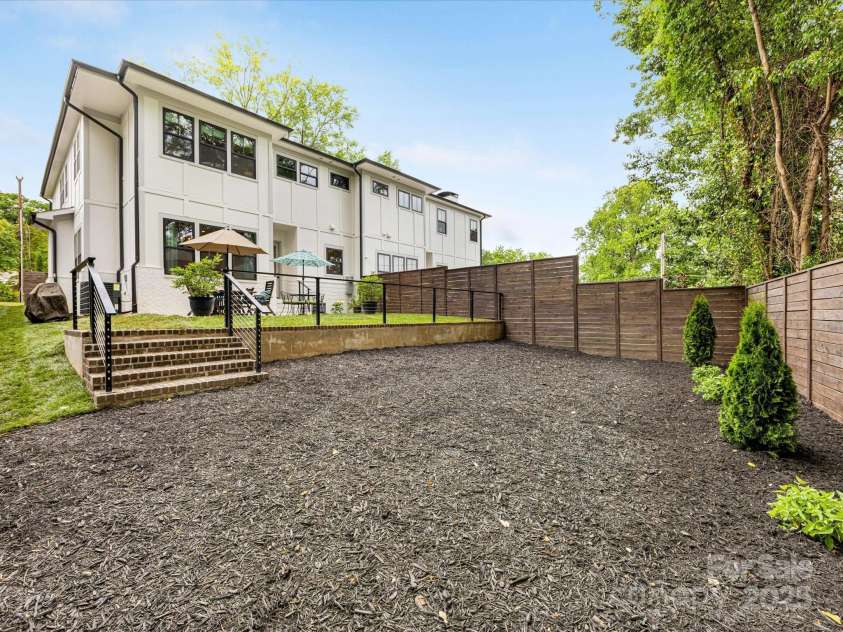 3505 Trent Street, Charlotte, NC 28209.  MLS# CAR4249257, YatesRealty ID 20245. Spacious backyard