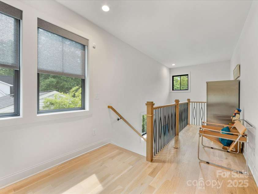 3505 Trent Street, Charlotte, NC 28209.  MLS# CAR4249257, YatesRealty ID 20245. Upper landing
