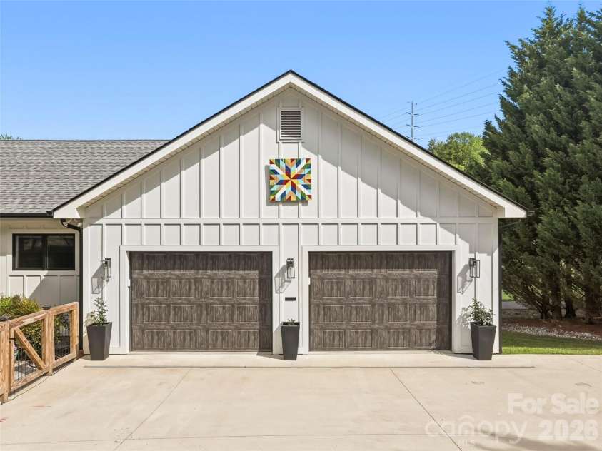 1797 Main Street, Hendersonville, NC 28792.  MLS# CAR4376914, YatesRealty ID 20247. 